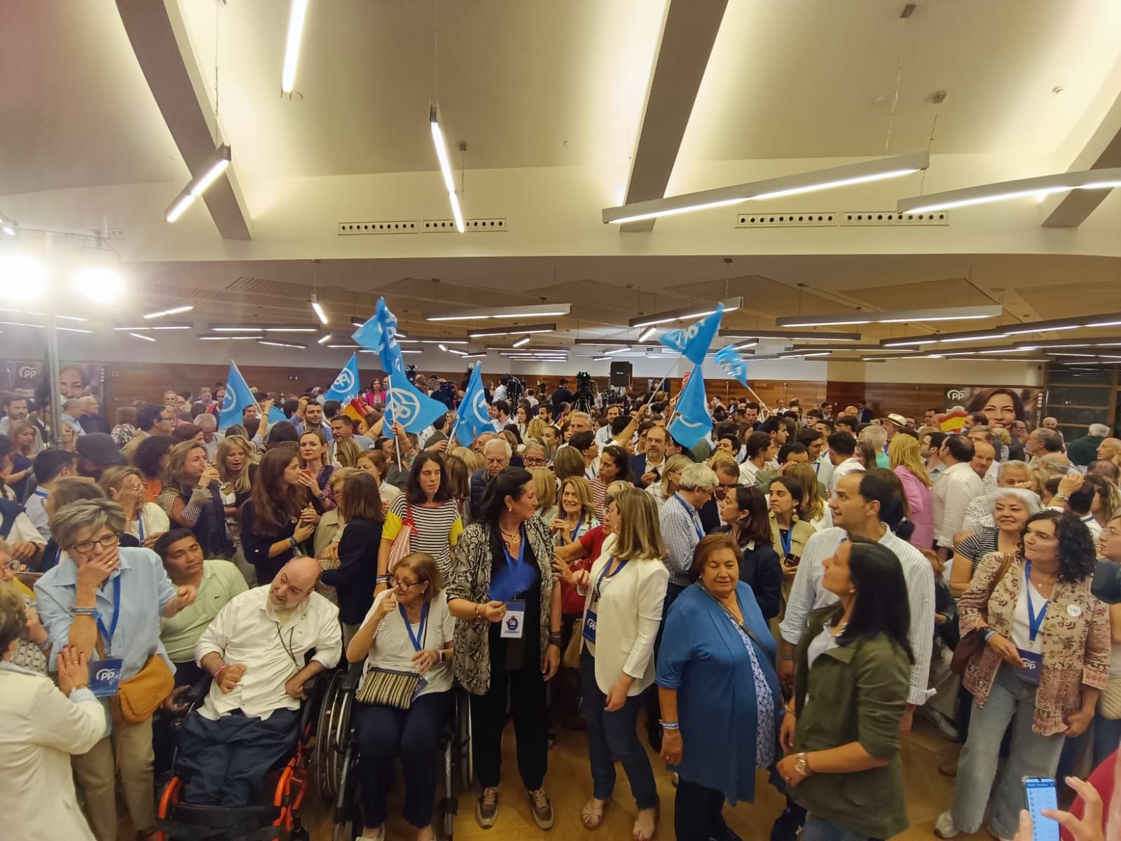 En imágenes | Así ha celebrado el PP su victoria en las elecciones municipales y autonómicas