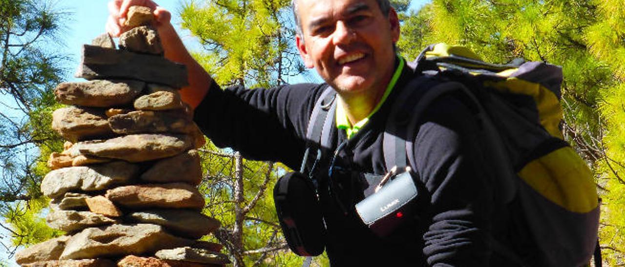 Álvaro Monzón, en una excursión por el campo.