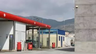 Matan de una puñalada en el corazón a un hombre en los lavaderos de una gasolinera de Lorca