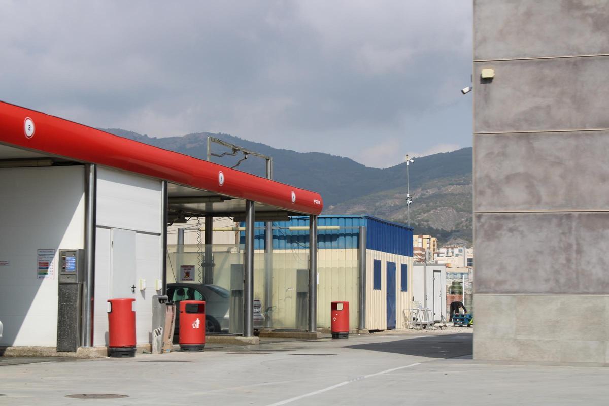 Lavaderos de la gasolinera de Lorca donde se produjo la puñalada.