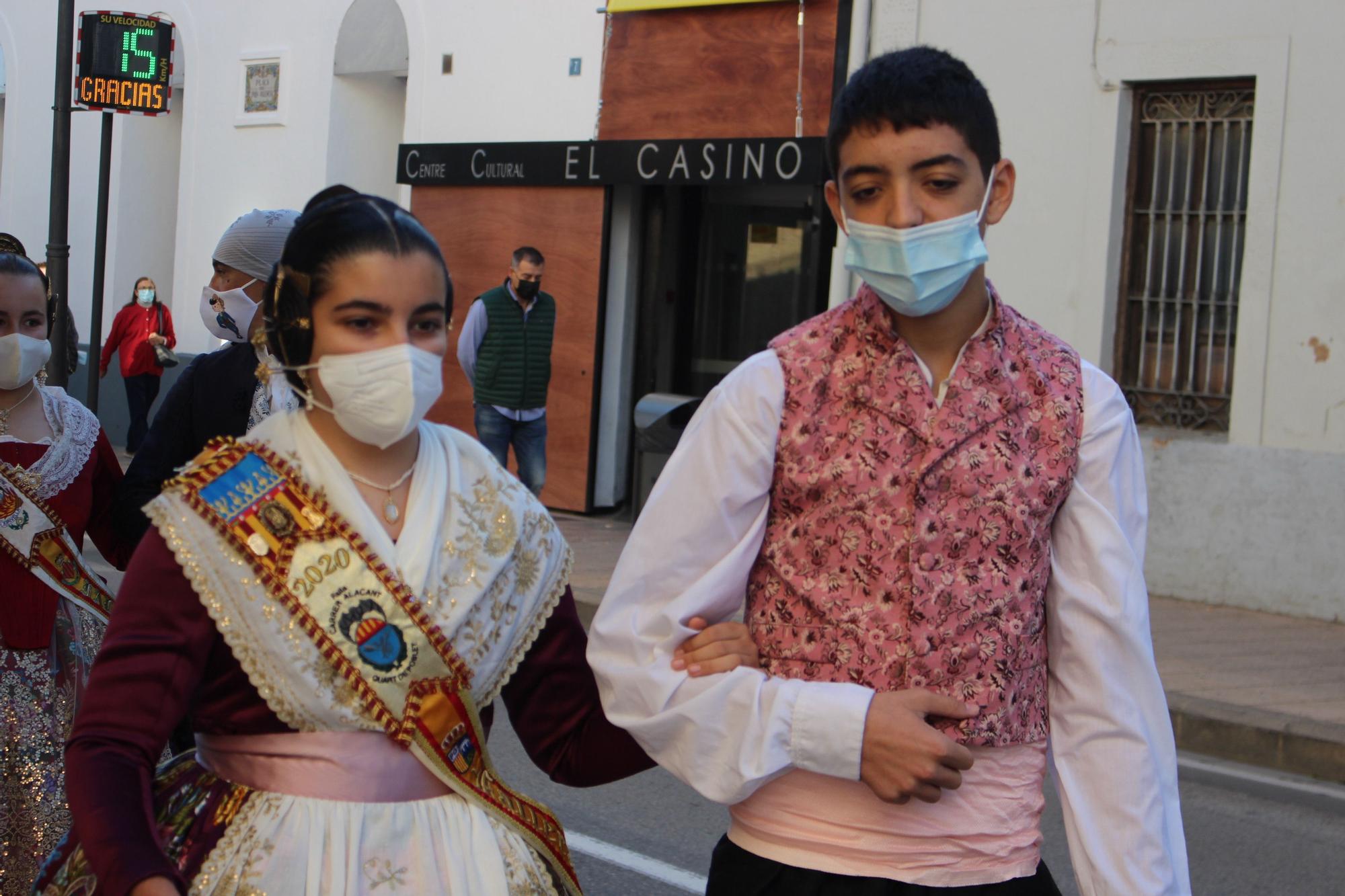 Carmen, Nerea y las cortes acompañan a las fallas de Quart y Xirivella en la procesión de la Senyera