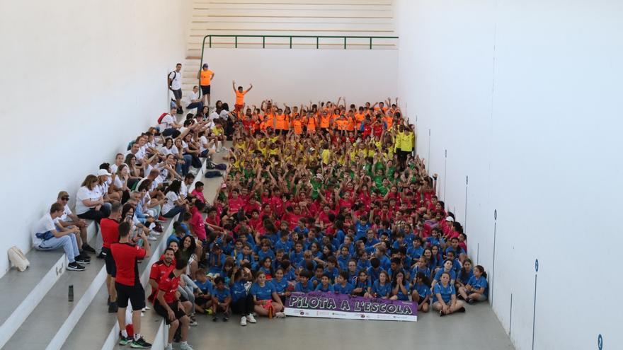 Tavernes estrena Trobada amb 500 alumnes