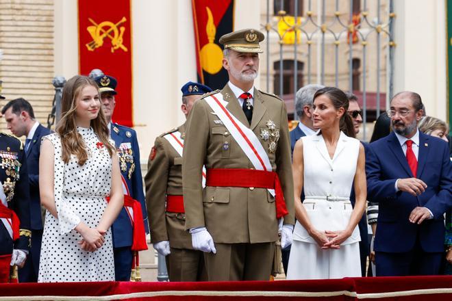 La princesa Leonor junto a sus padres en un acto oficial