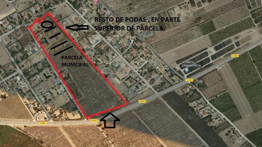 Un plano facilitado por los vecinos donde se observa la parcela y dónde se acumulaban los restos de poda, lejos de la carretera