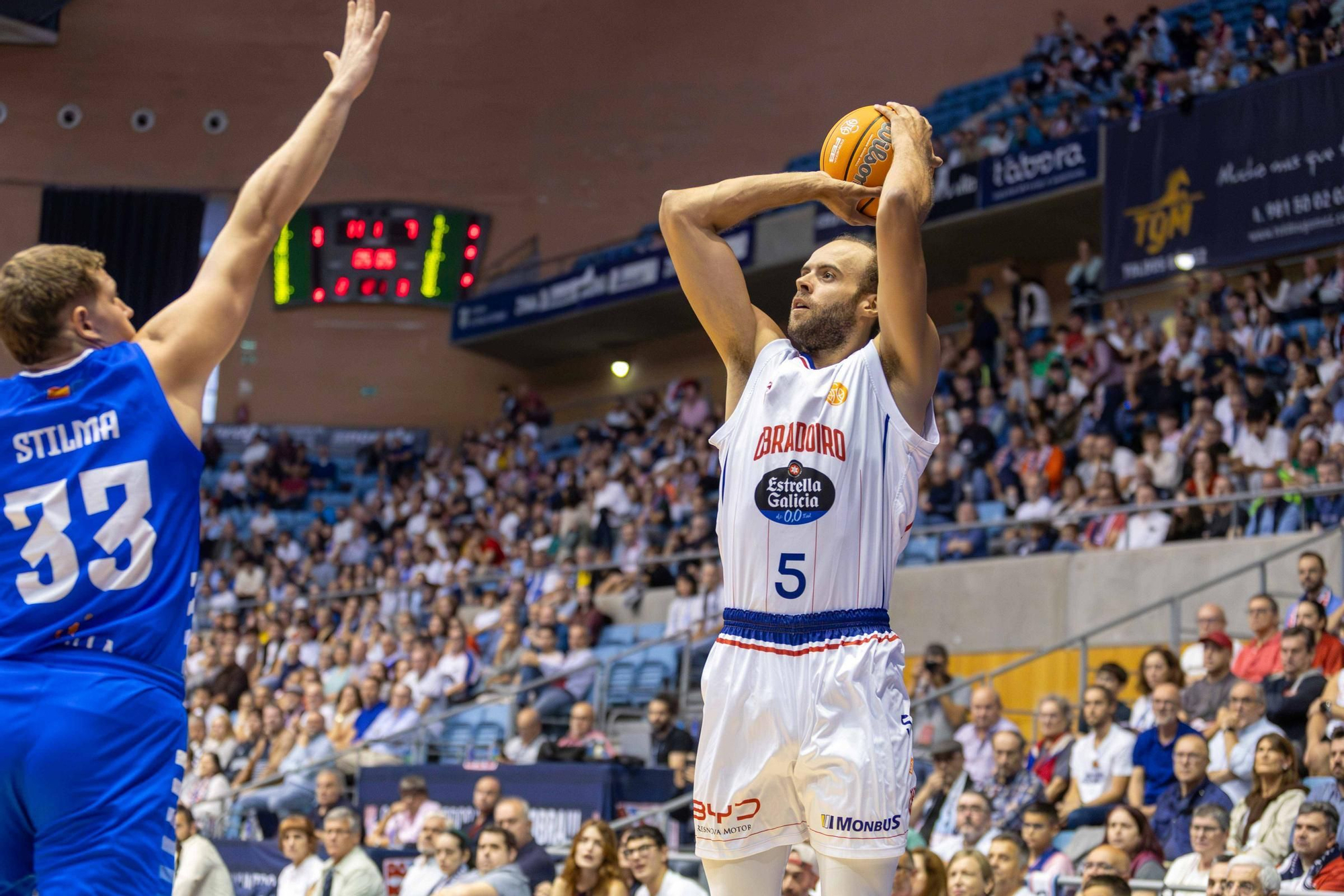 El Obradoiro ejerce de 'grande' para ganar al Melilla