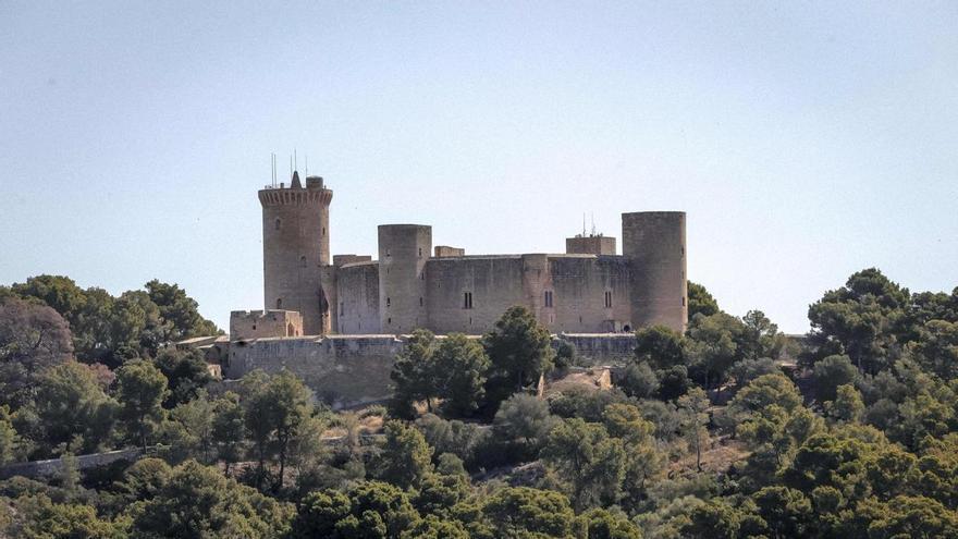 VÍDEO | El eclipse obliga a Palma a cerrar el Castell de Bellver y restringir el acceso a Na Burguesa