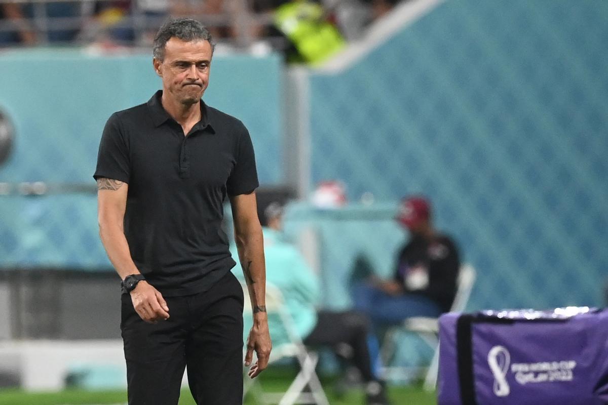 Doha (Qatar), 01/12/2022.- Head coach Luis Enrique of Spain reacts during the FIFA World Cup 2022 group E soccer match between Japan and Spain at Khalifa International Stadium in Doha, Qatar, 01 December 2022. (Mundial de Fútbol, Japón, España, Catar) EFE/EPA/Neil Hall