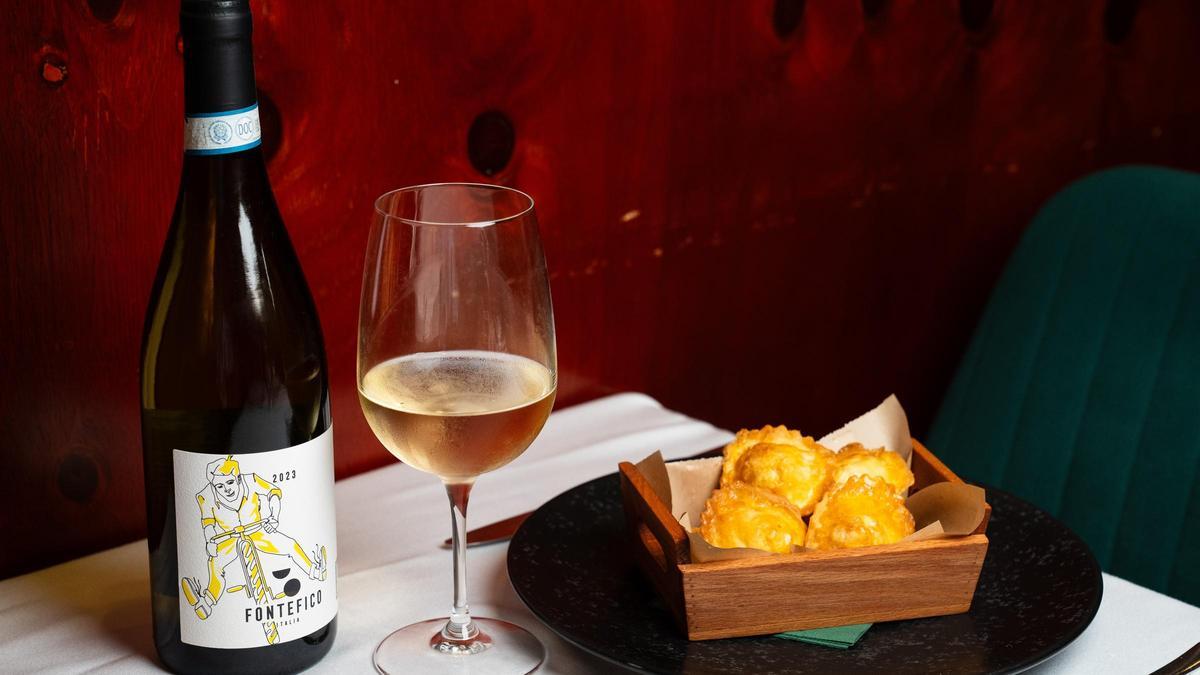 El plato de los Abruzos que propone Raffaelli para 'Italia con Gusto': 'fiadoni' (empanadillas saladas) rellenas de quesos, con Parmigiano Reggiano, 'caciotta abruzzese' (queso de vaca de pasta dura) y 'pecorino'.