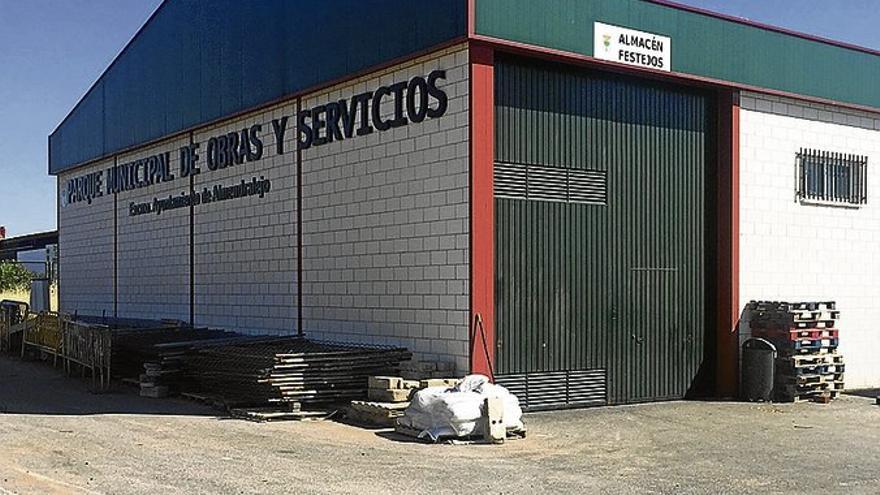 Recuperados dos coches robados en el parque de obras municipal