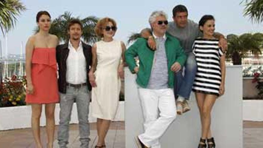 El Almodóvar más arriesgado y cruel desconcierta en Cannes