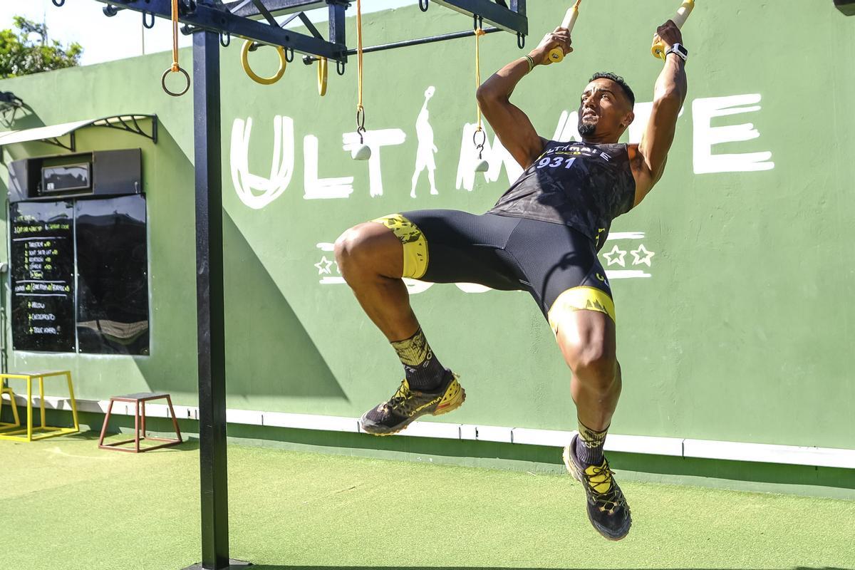 El atleta de obstáculos Azmán Mesaud