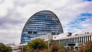 Manual per a accionistes i clients del BBVA i del Sabadell: ¿com t’afectaria la fusió?