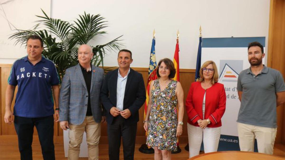 La Universitat d’Alacant i la Nucia sumen forces per a promocionar l’equip universitari d’elit de triatló
