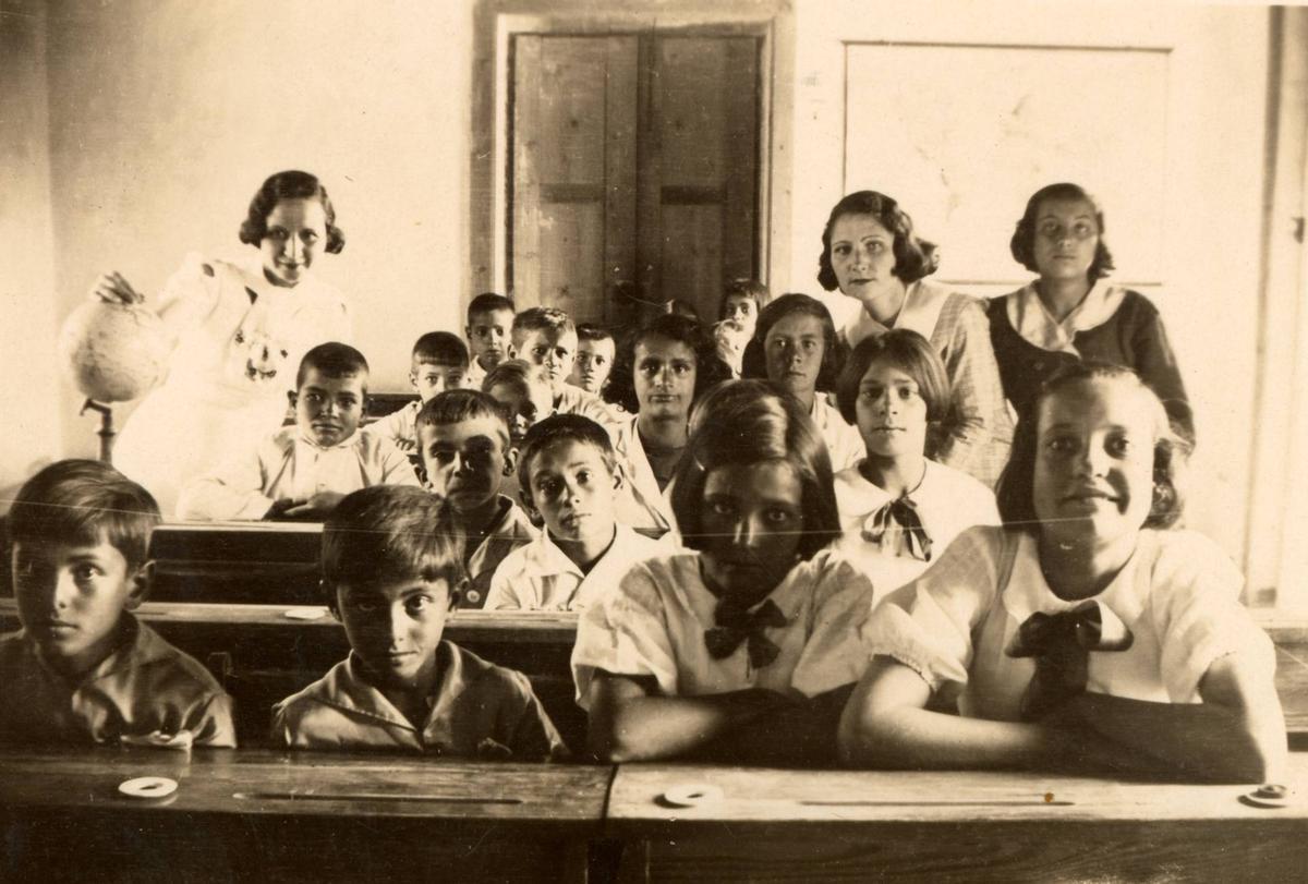 Escuela mixta de Ariñez, en Gran Canaria, en una imagen datada entre 1930 y 1935.