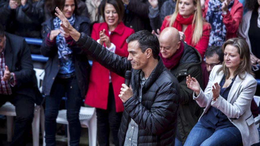 Pedro Sánchez vuelve a la escena política