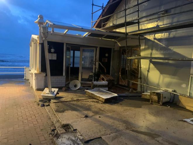 En imágenes: El temporal causa importantes detrozos en el Real Balneario de Salinas