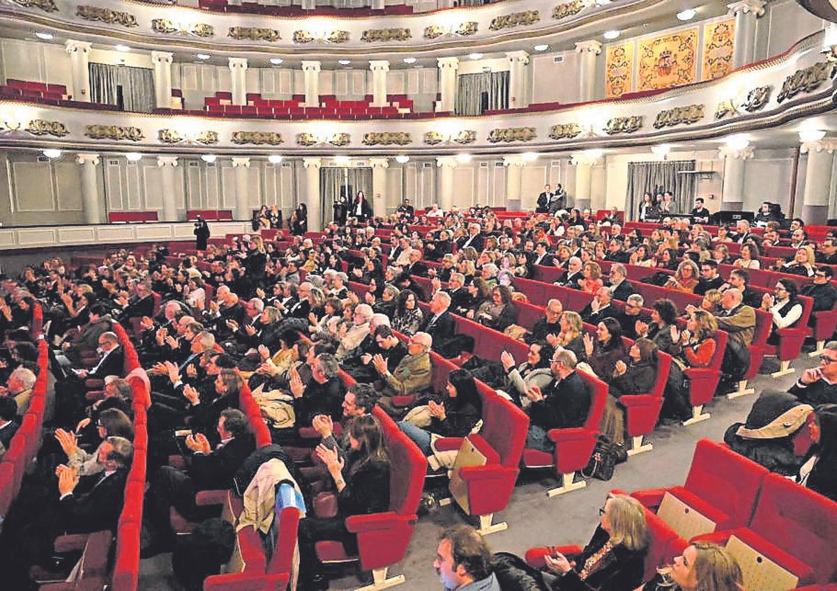 Público asistente a la presentación de la fundación.