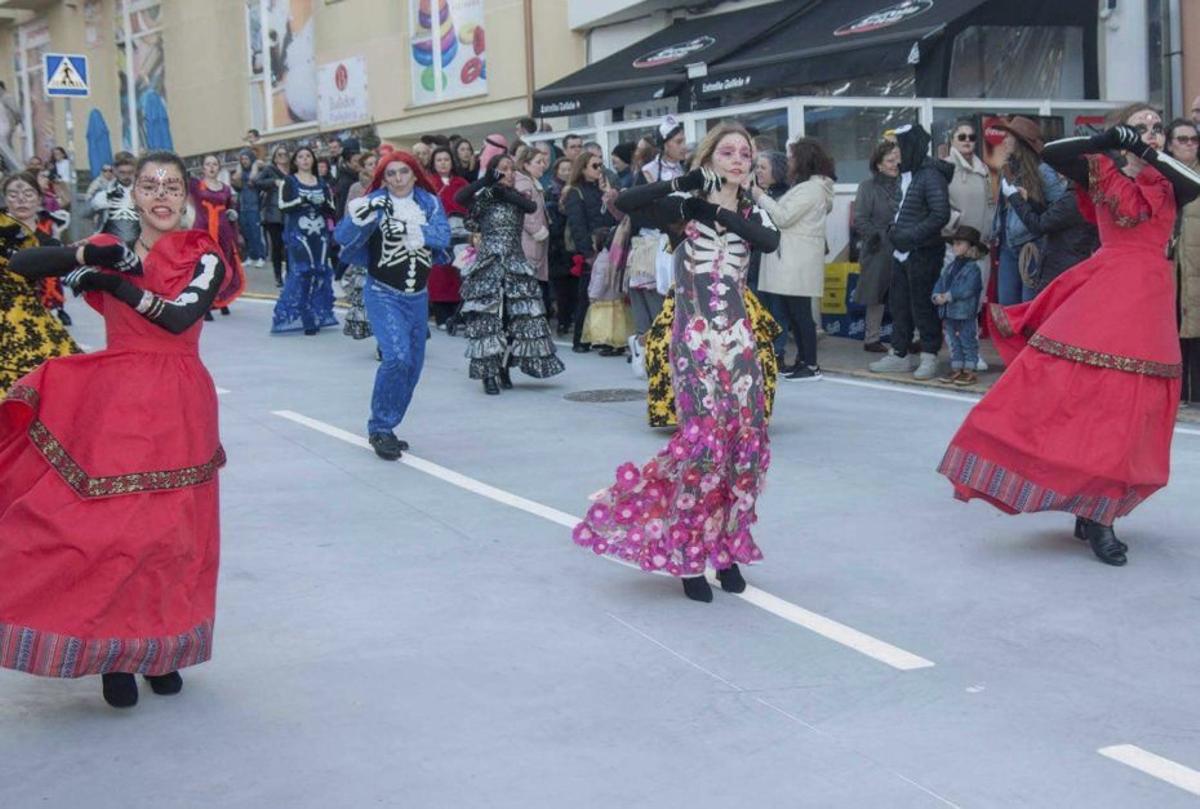 Fisterra invita aos veciños a saír á rúa co seu mellor disfrace