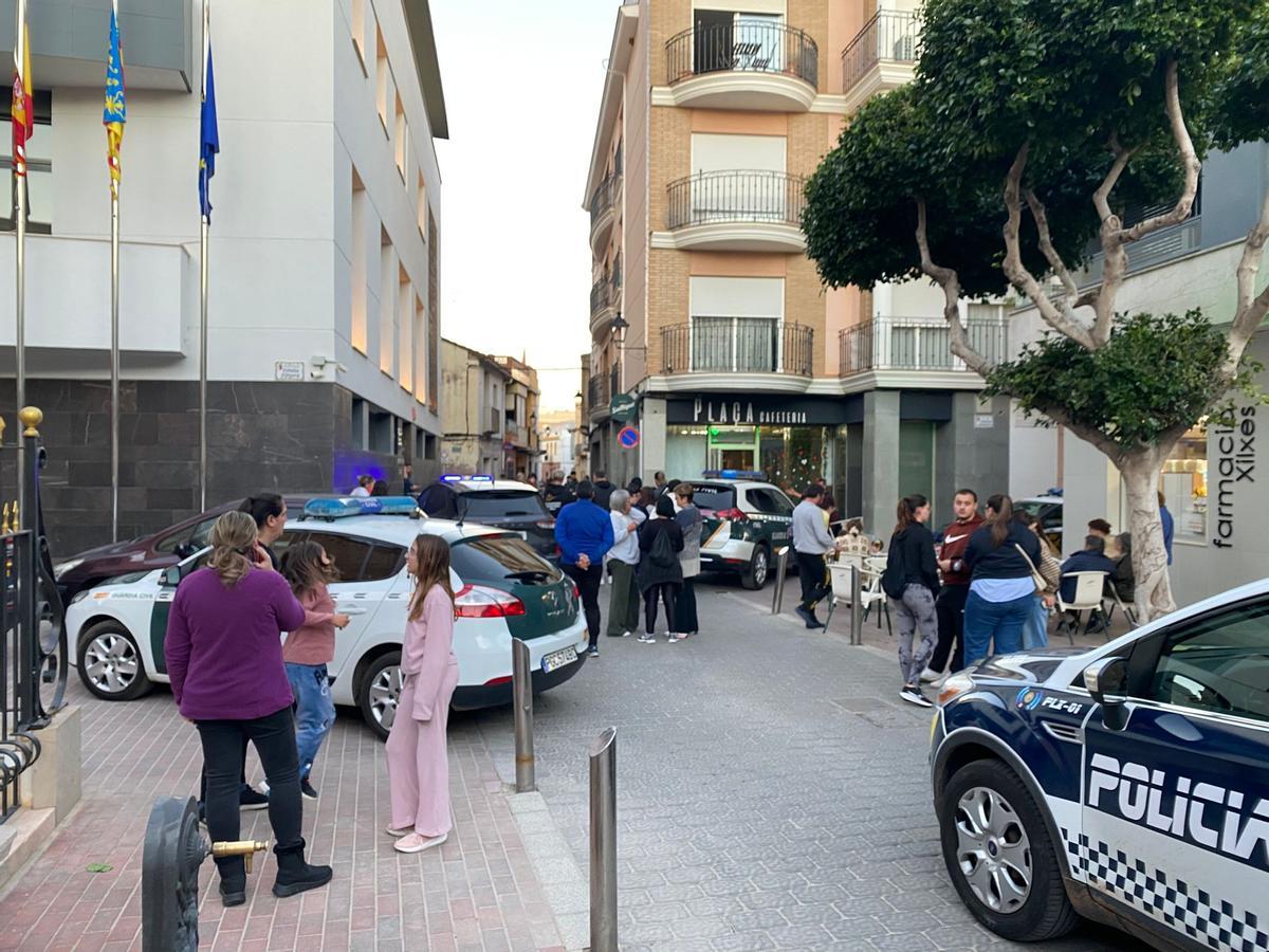 Galería de imágenes: Encuentran degolladas en su domicilio de Xilxes a una mujer y a su hija de 12 años