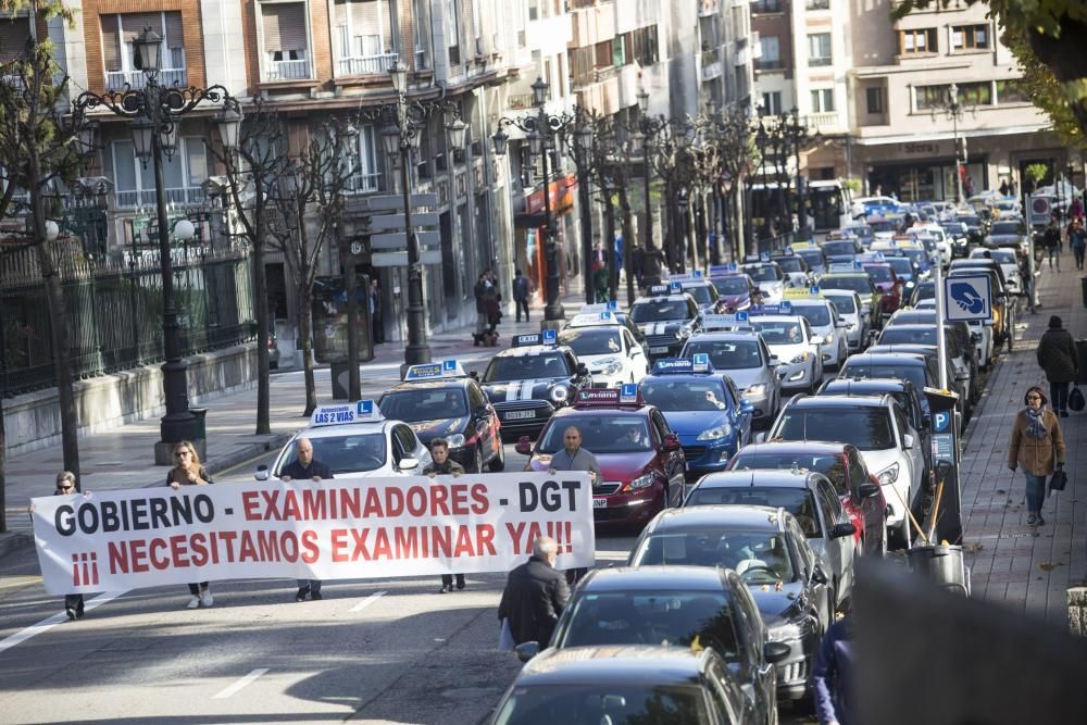 Manifestación de profesores de autoescuela en Oviedo.