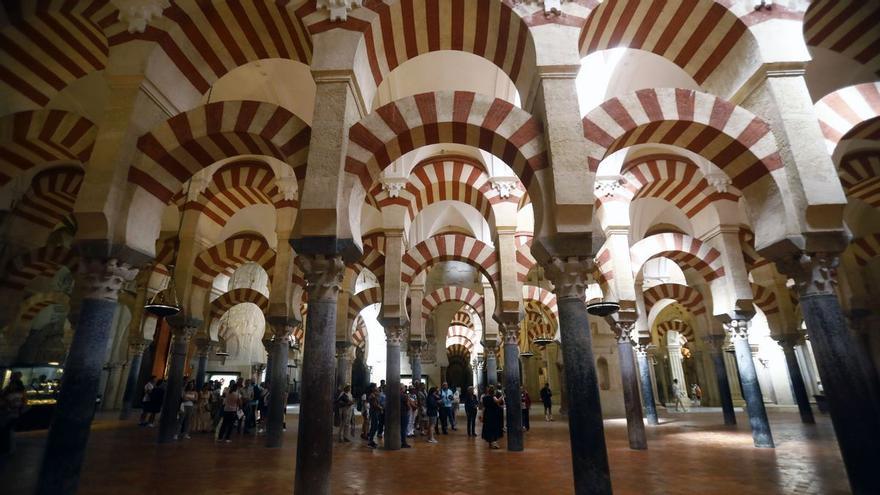 Piden al Obispado de Córdoba que retire dos placas de la Mezquita-Catedral por incumplir la nueva ley de memoria democrática