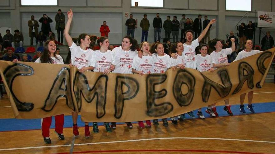 El equipo sénior se ha convertido en un referente para las jóvenes de la base. // Bernabé/Cris M.V.