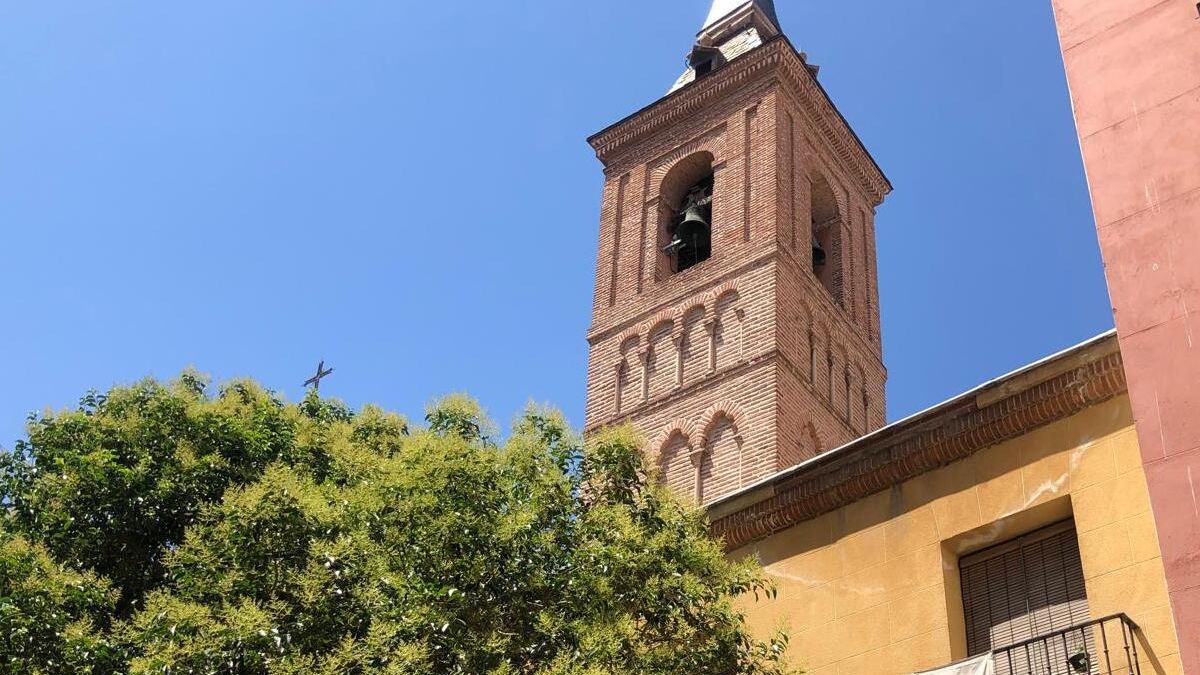 Vista de la torre mudéjar de la iglesia de San Nicolás de Bari, desde la calle Juan de Herrera.