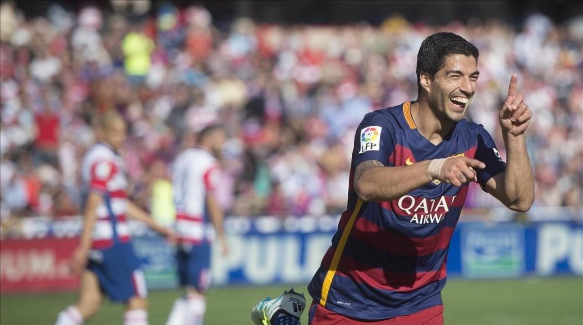 Luis Suárez celebra su tercer tanto