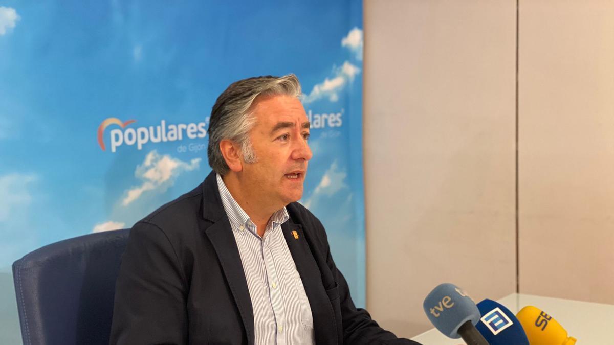 Pablo González en la sede del Partido Popular en Gijón, este viernes