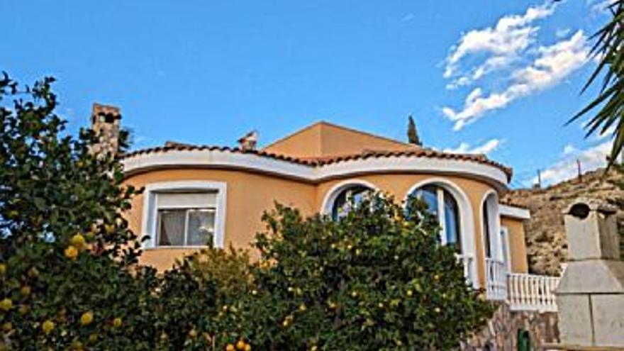 290.000 € Venta de casa en El Moralet (Alicante) 122 m2, 3 habitaciones, 2 baños, 2.377 €/m2...