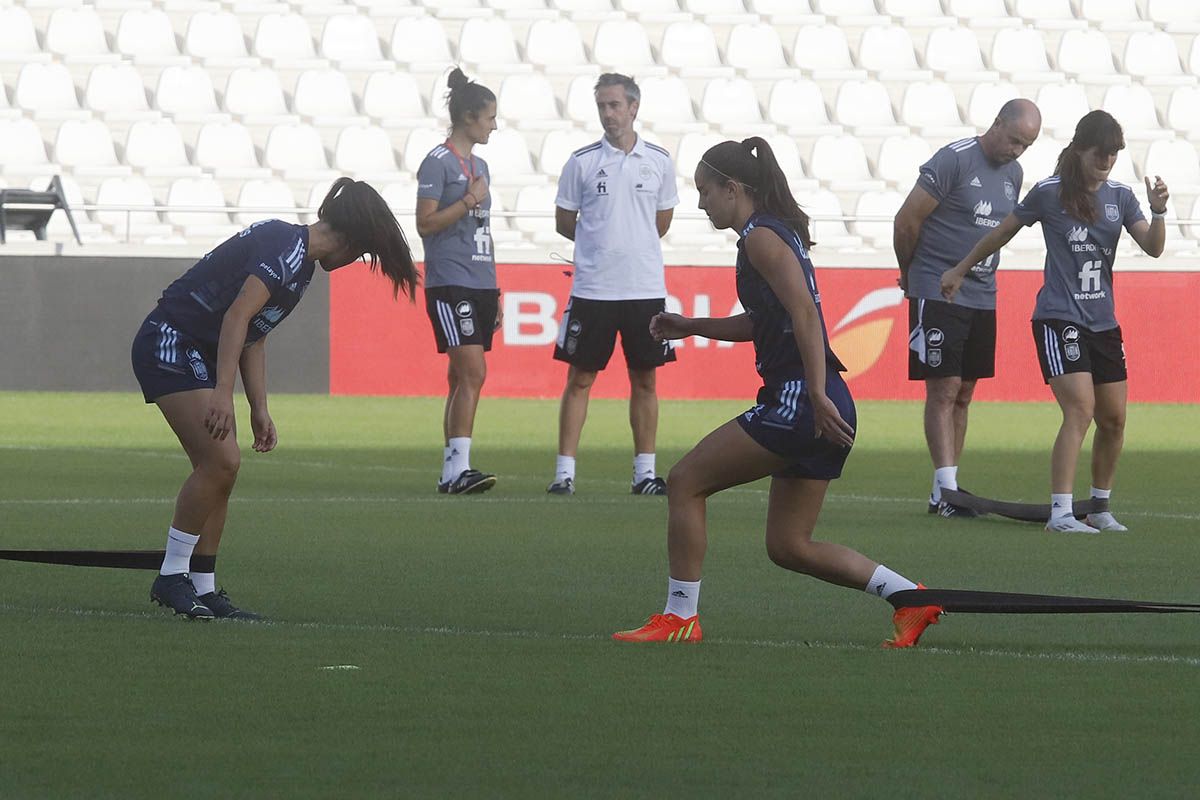 Las imágenes del entrenamiento del la selección española femenina de fútbol en El Árcangel