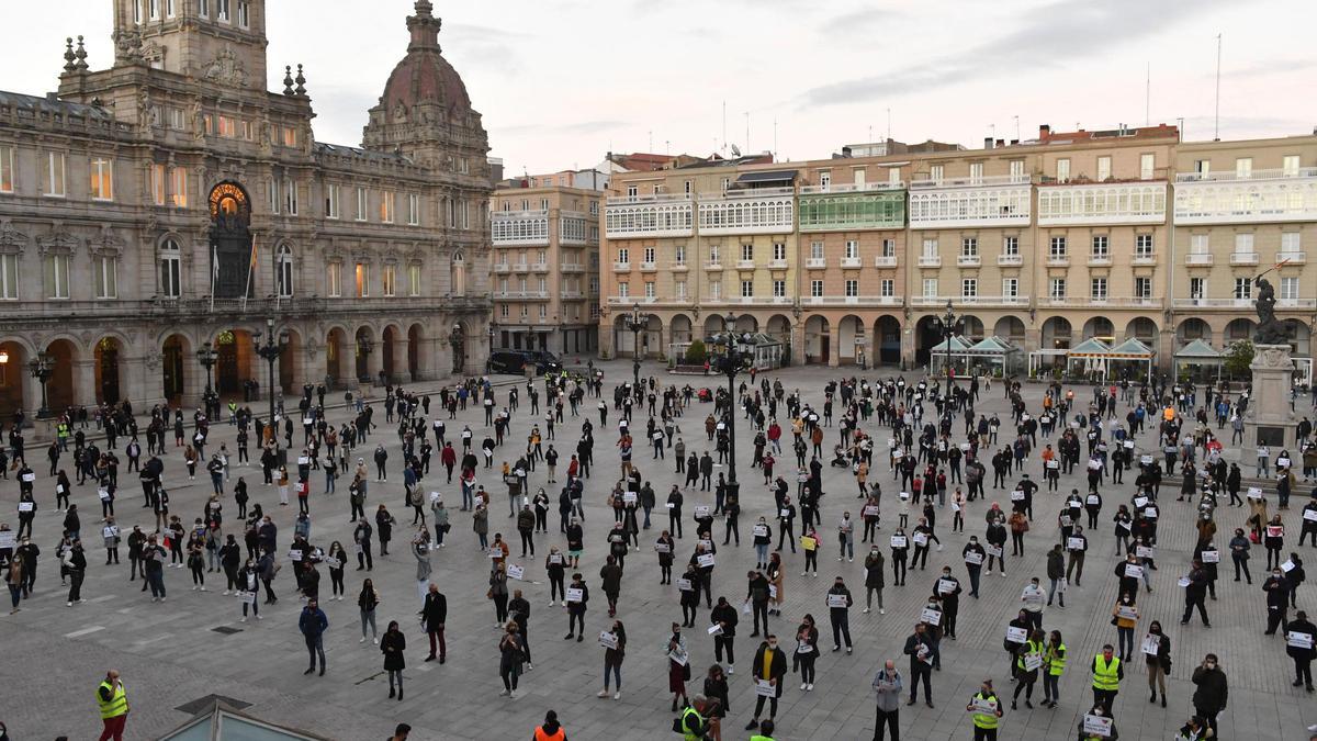 Hosteleros protestan en la plaza de María Pita en noviembre.