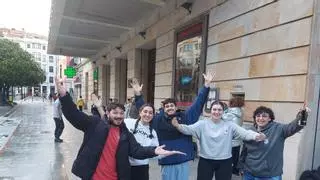 Las colas en el Jovellanos marcan el inicio del Antroxu de Gijón: "Merece mucho la pena la espera"