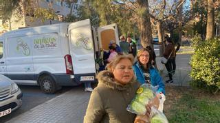 Desmantelan un reparto de comida para familias necesitadas en València por "no tener permisos"