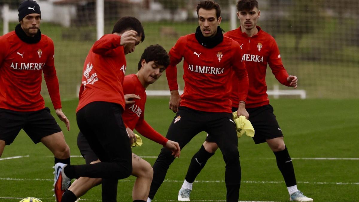 Brian Oliván, entrenando con el Sporting.
