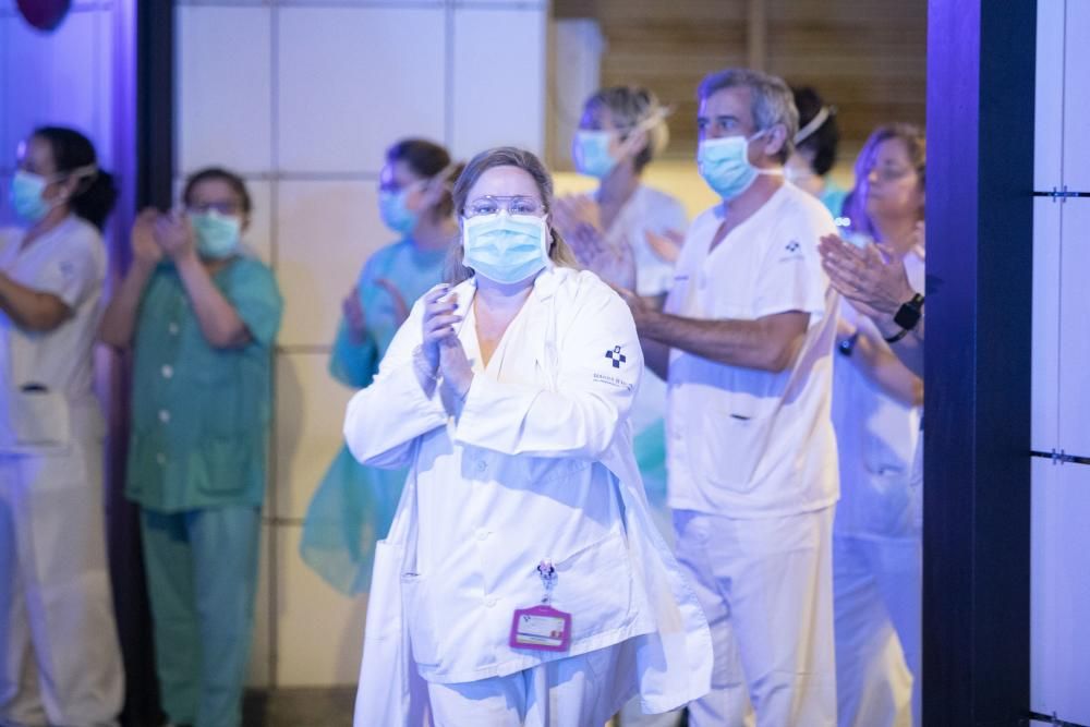 Homenaje de la Policía al personal sanitario en el