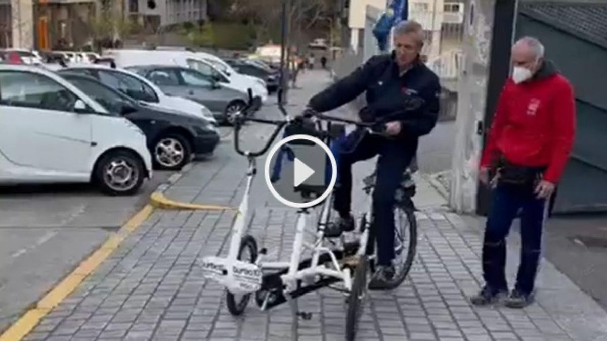 Alfonso Rueda entrena con la bicicleta de DisCamino