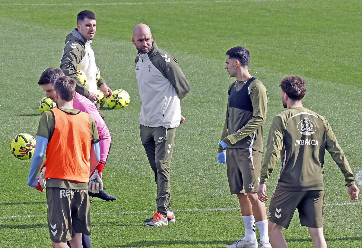 Claudio Giráldez, durante el entrenamiento del Celta en Afouteza este sábado