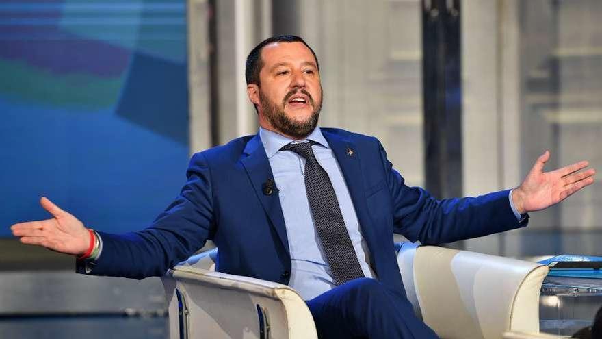 Salvini gesticula en un programa de la televisión pública italiana. // Afp