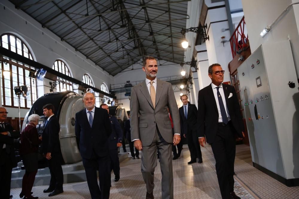 El Rey, impresionado con la "fabrica de luz" de Somiedo