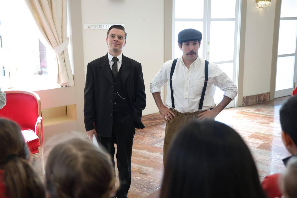 FOTOGALERÍA | Entre bambalinas y andamios: así es una de las visitas teatralizadas en el Gran Teatro de Cáceres FOTOGALERÍA | Entre bambalinas y andamios: así es una de las visitas teatralizadas en el Gran Teatro de Cáceres