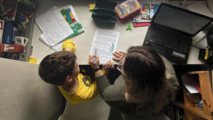 Nicht alle Schüler haben gerade einen Mutter oder einen Vater zur Seite, die ihnen geduldig bei den Aufgaben helfen.