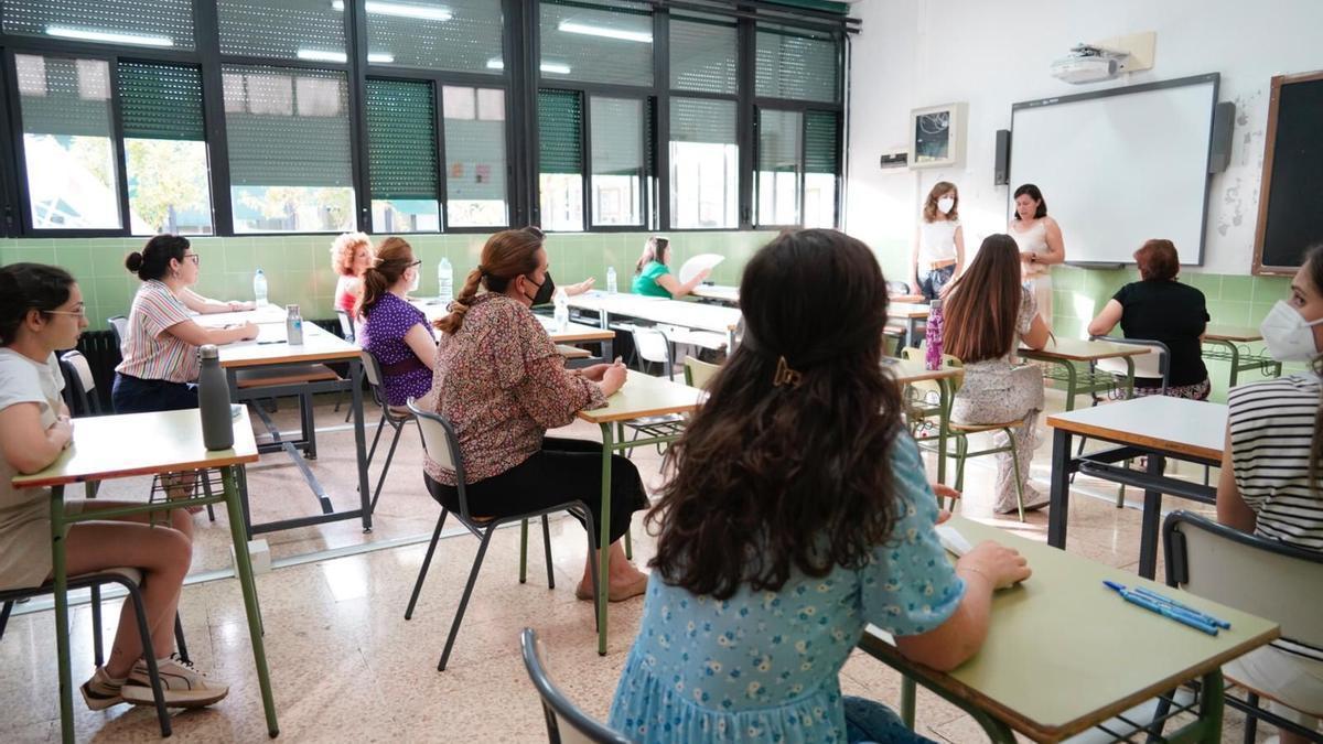 Opositores durante un examen en la región.