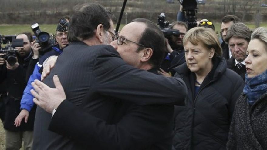 Accidente de avión: Rajoy, Hollande y Merkel visitan la zona del accidente