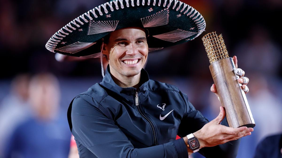 Nadal juega ante más de 30.000 personas en México