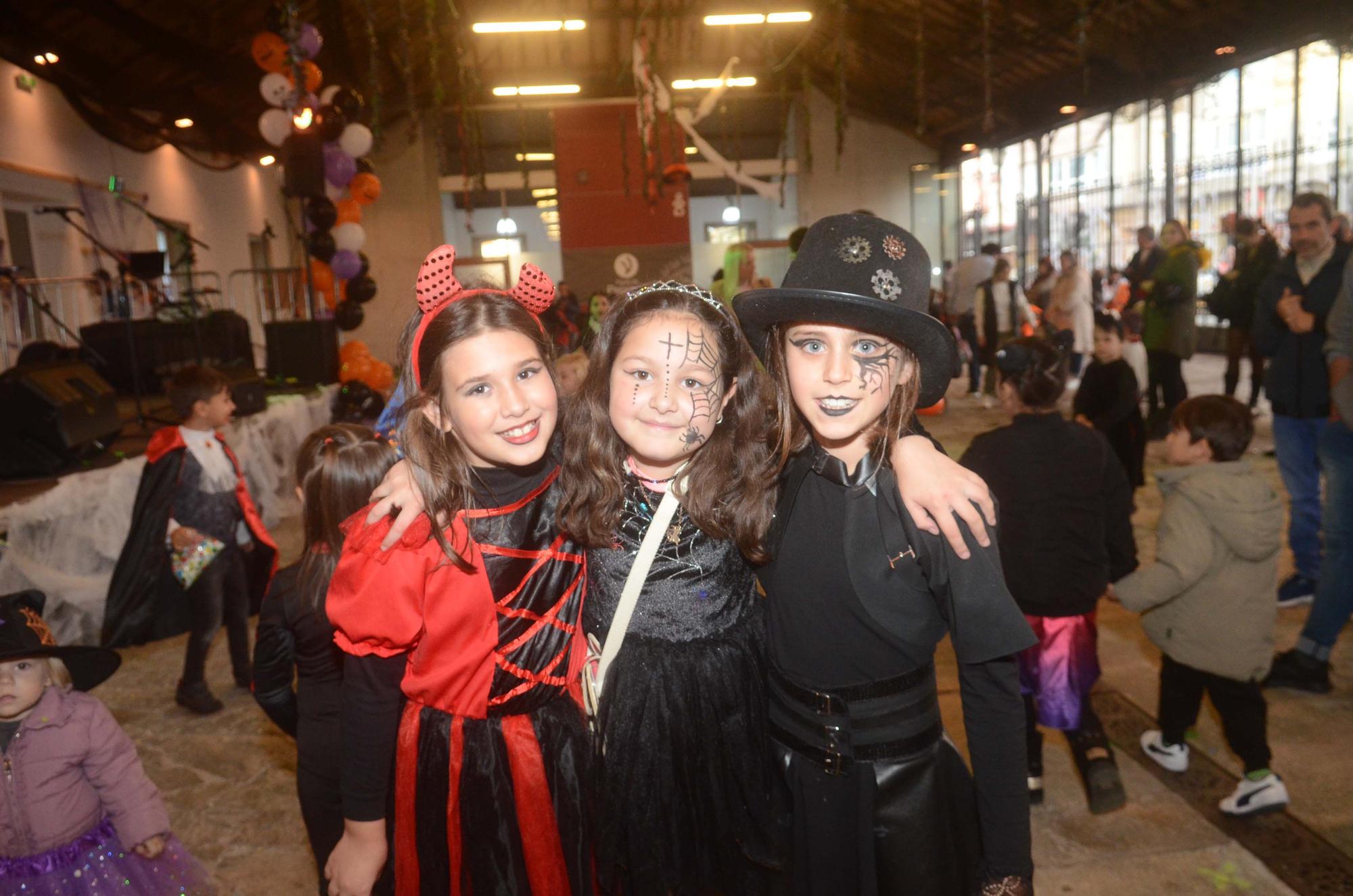 Halloween en Galicia: Los niños de Vilagarcía celebran el Samaín más musical