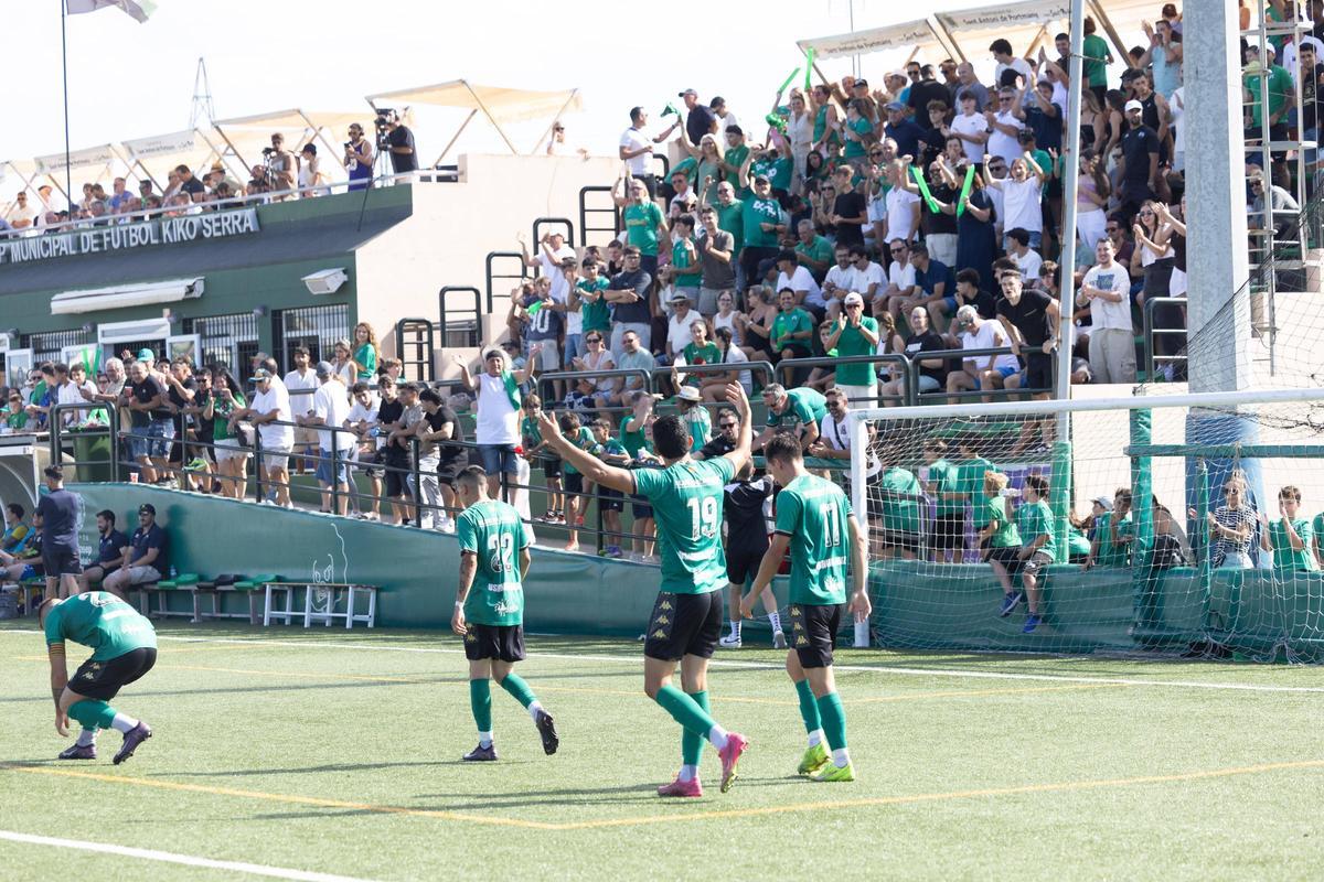 Mira todas las imágenes del triunfo del PE Sant Jordi para ascender a Tercera RFEF