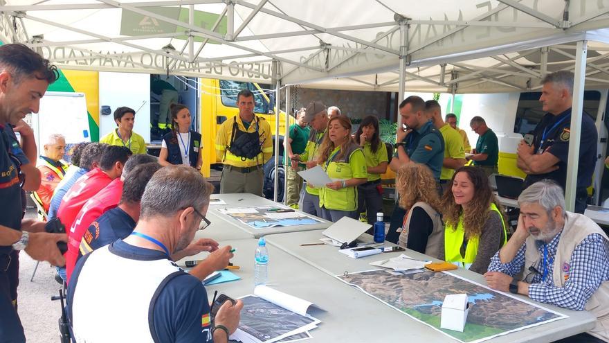 Más de 200 efectivos se entrenan en un simulacro de incendio forestal en Istán