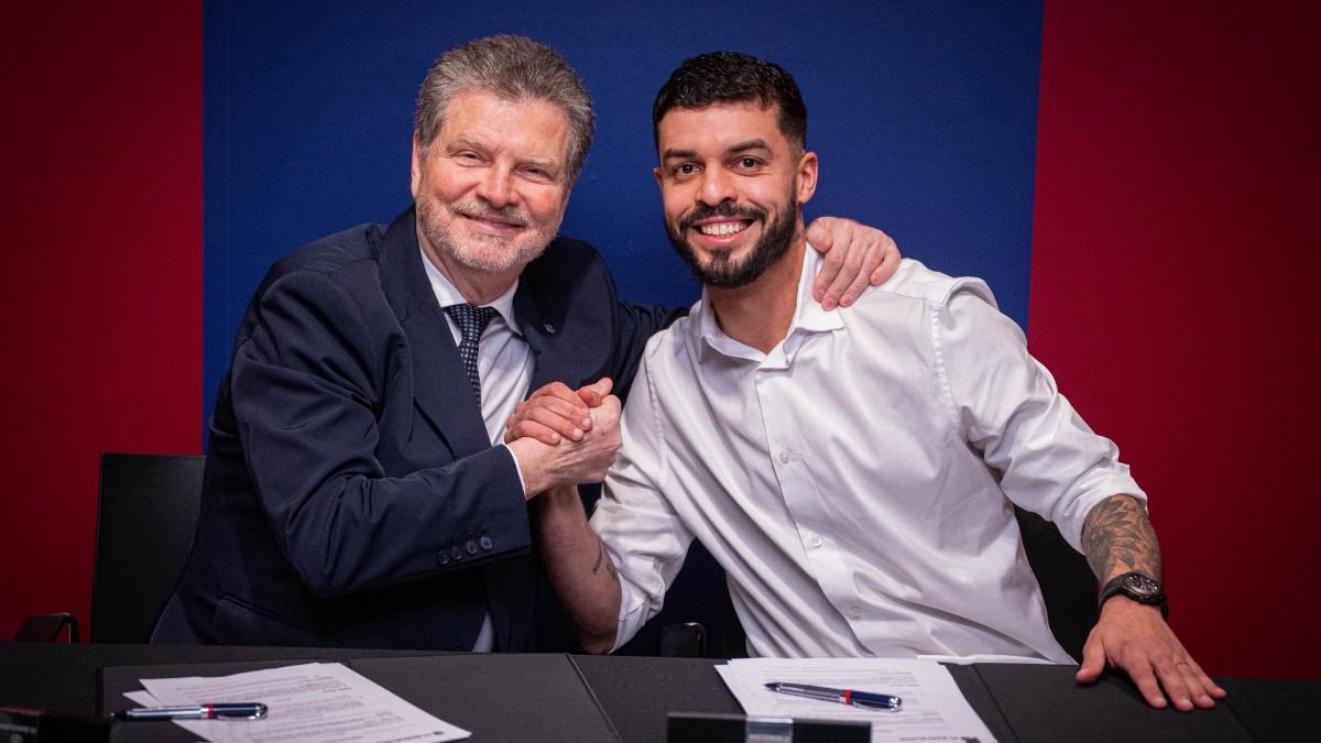 Matheus, junto a Joan Solé, miembro de la Junta Directiva