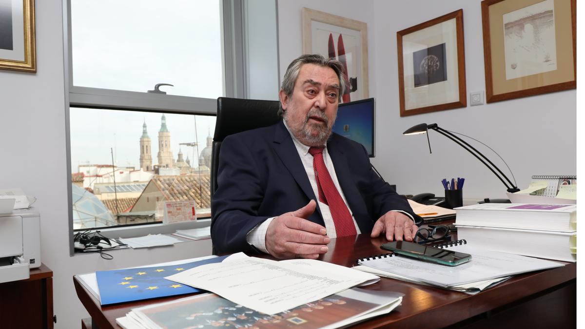 Juan Alberto Belloch, en su despacho, en una imagen de archivo durante una entrevista con este diario.